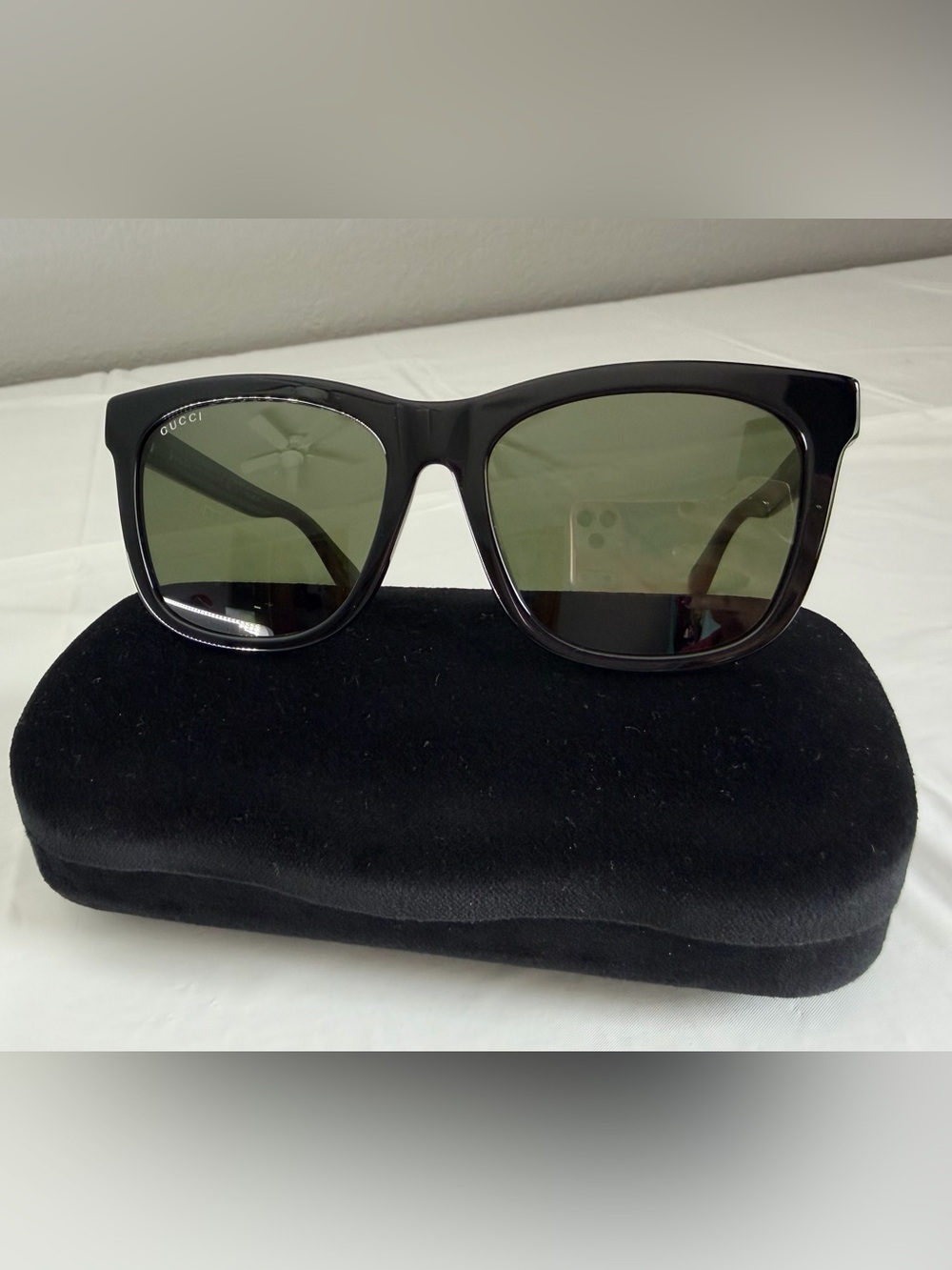 Gucci Women's black square sunglasses, New - Picture 3 of 10